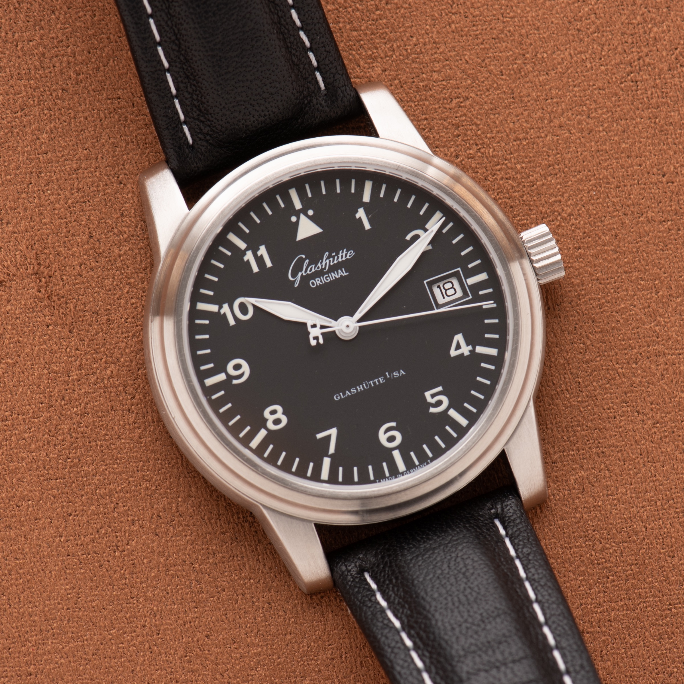 Vue de Glashütte Original Senator Navigator — cadran noir — Réf. 39-11-07-07-04 — 1999